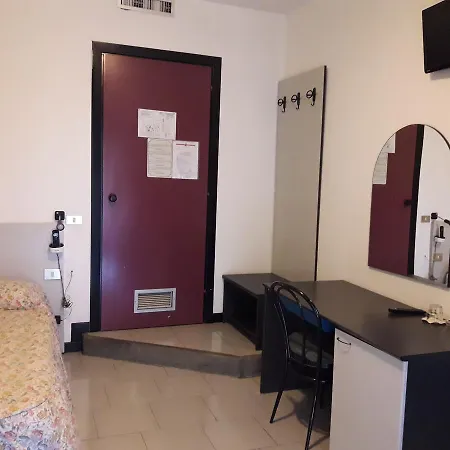 Piccadilly Hotell 2*