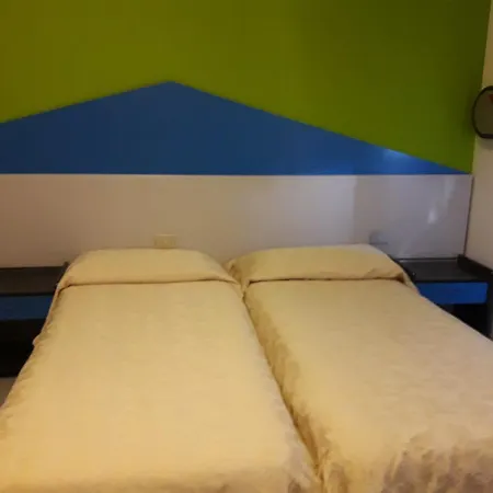 Piccadilly Hotell 2*
