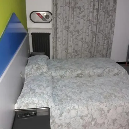 Piccadilly Hotell 2*